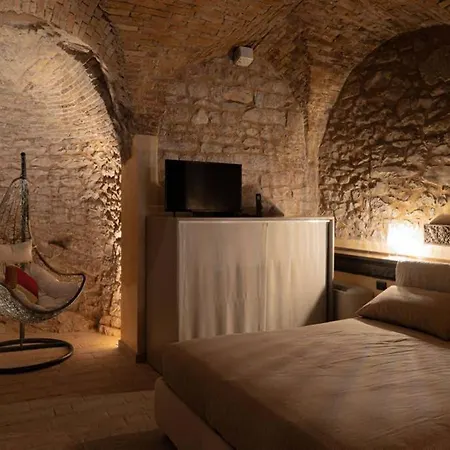 Another Brick In The Vault Apartment *